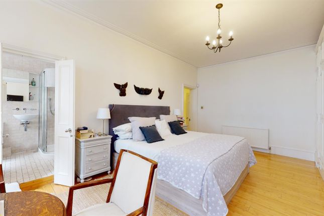 Flat 137, Coleherne Court, Redcliffe Gardens, London photo 4