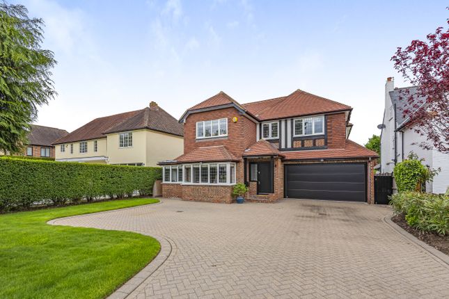 5 bed detached house to rent in The Glen, Farnborough Park, Orpington BR6