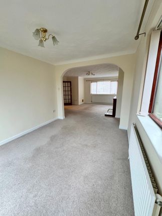 19 Ty'n Rhos Estate, Pwllheli photo 4