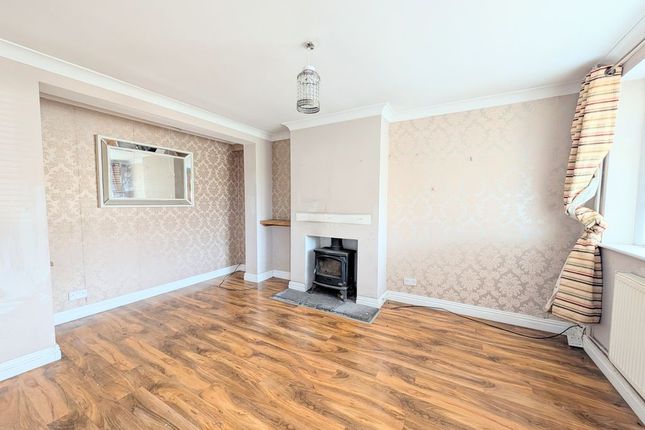 83, St. Ives Crescent, Grimsby photo 2
