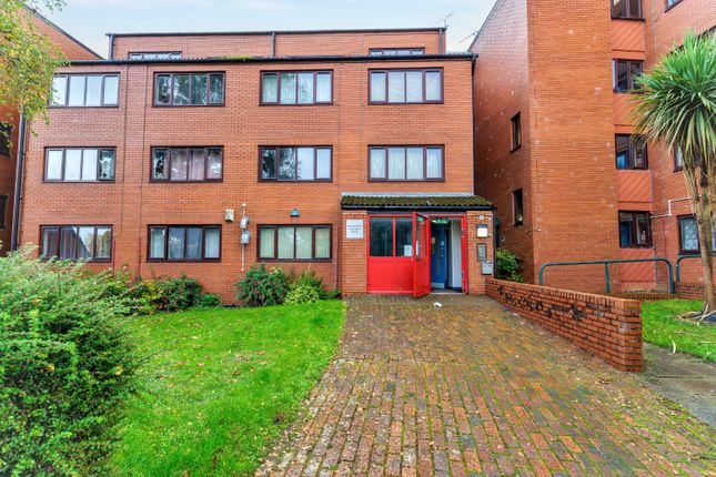 1-bed flat on Flat 8a, Quatercroft, Northamptonshire, £32,000