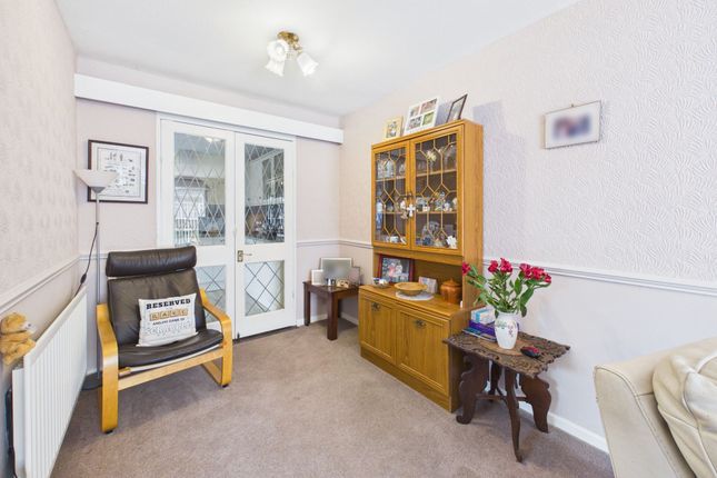 40 Scarrington Crescent, Hull photo 3