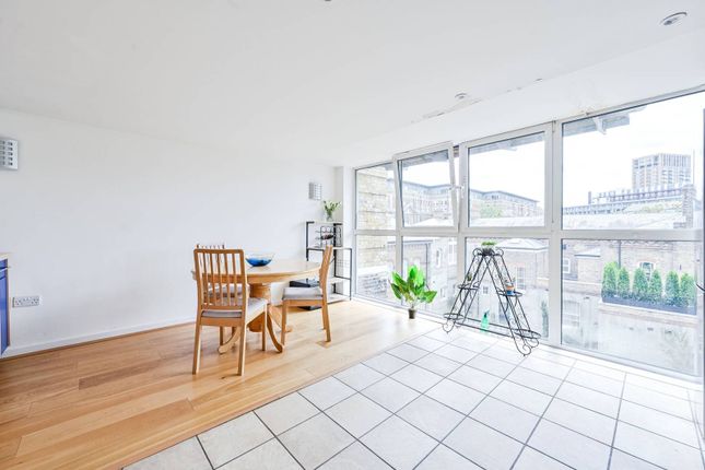 Flat to rent in Building 45, Hopton Road, Woolwich, London