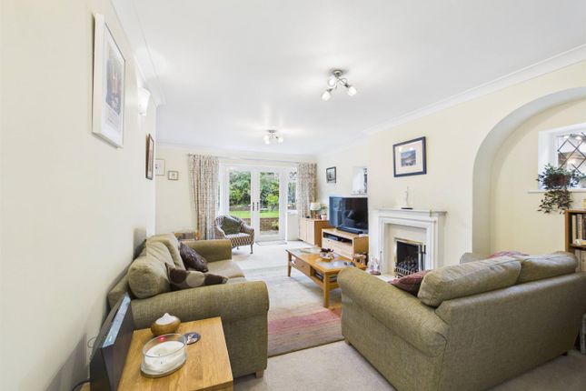 3, Darcy Close, Coulsdon photo 2