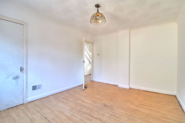 12, Lower Crescent, Stanford-le-hope photo 4