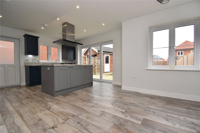 6, Rose Fields, Manningtree photo 4