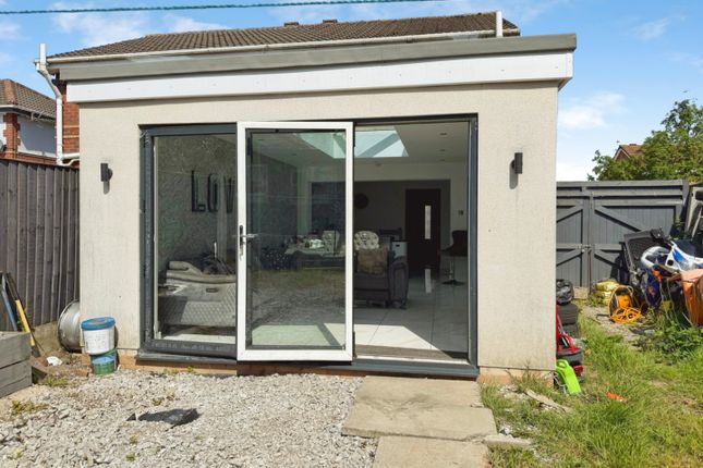 6, Amber Gardens, Wigan photo 2
