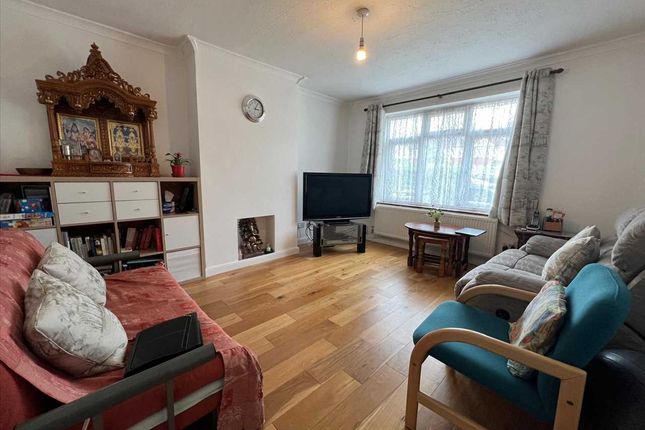 292, Camrose Avenue, Edgware photo 3