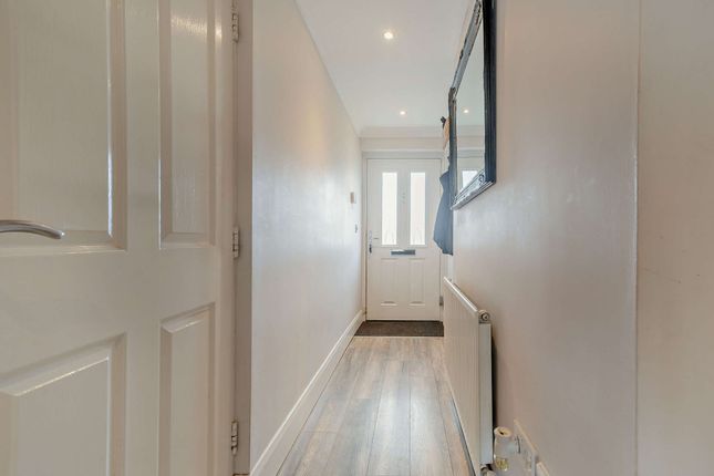 2, Shancara Court, Wakefield photo 2