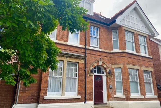 Studio to rent in New Dover Road, Canterbury