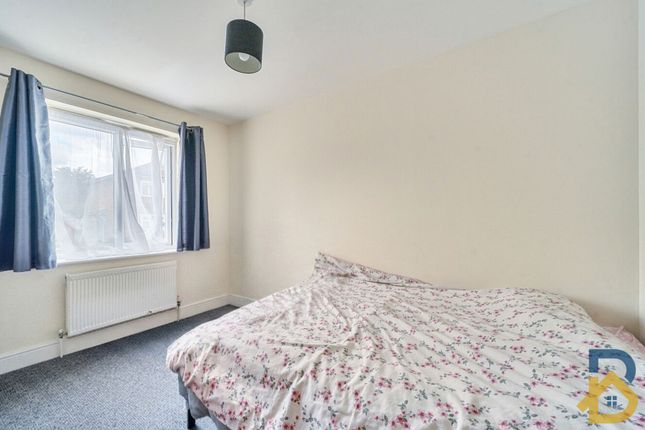 Flat 2, Ash Tree Court, Romford photo 4