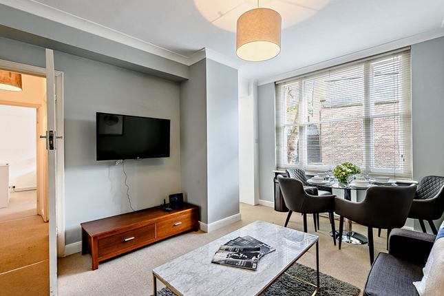 Thumbnail Flat to rent in Hill Street, London