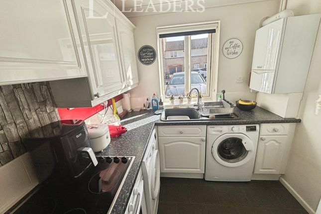 39, Holcot Lane, Hampshire photo 4