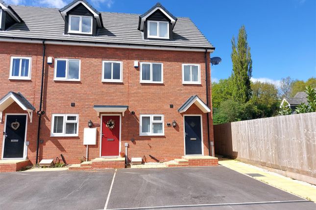 Thumbnail Town house for sale in Foxglove Close, Stourport-On-Severn