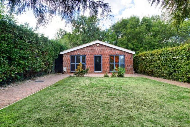 Thumbnail Bungalow to rent in Parkwood, Doddinghurst Road, Brentwood, Essex
