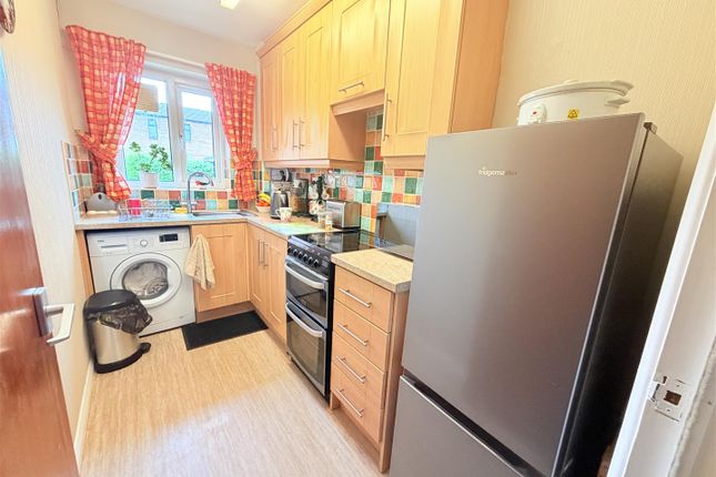 Flat 6, Chapel Court, Chapel Street, Mossley photo 3