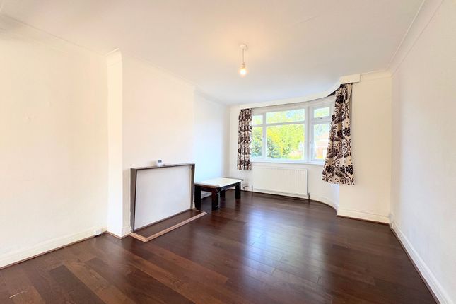 6 Bideford Close, Edgware photo 2