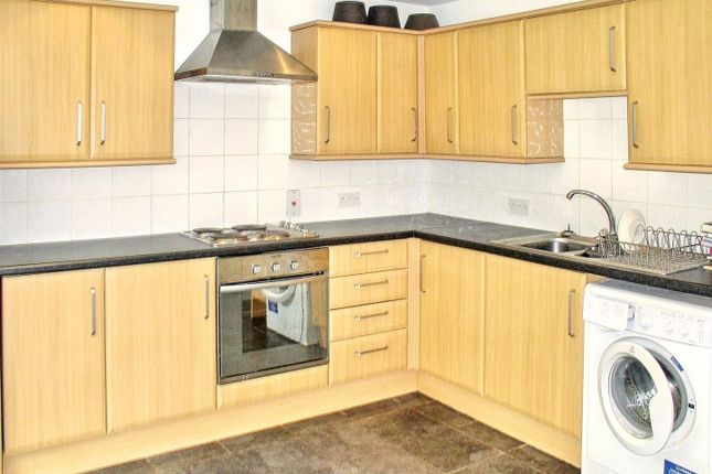 86, Upper Farm Road, West Molesey photo 2
