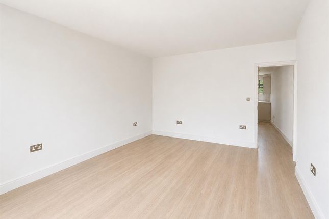 6, Gainsborough Road, Woodford Green photo 2