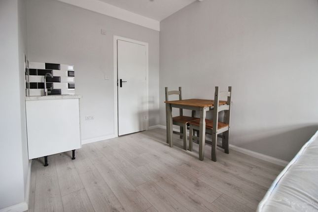 Room 2, 67a, Commercial Road, Swindon photo 4