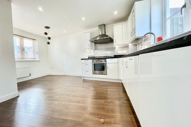 8 Cagney Crescent, Cagney Crescent, Milton Keynes photo 2