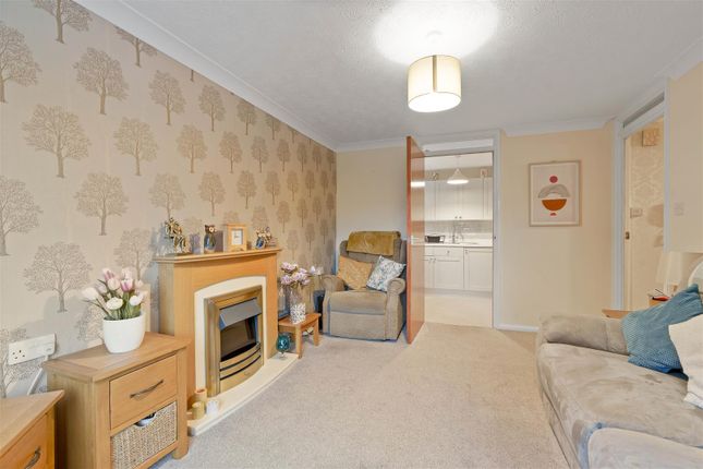 Flat 215, Aylesdene Court, Osborne Road, Coventry photo 3
