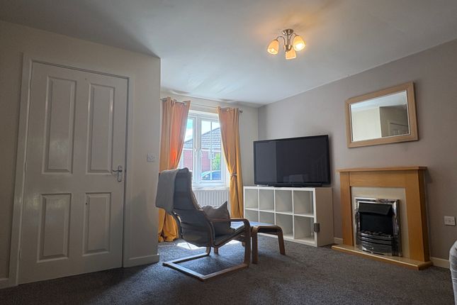 3-bed house on 29, Bury, £1,200/mo