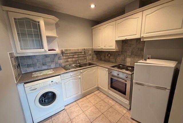 116h, Woodlands Court, Mosley Common Road, Greater Manchester photo 3