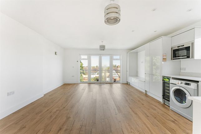 8, Kendal  Court, North Chingford photo 2