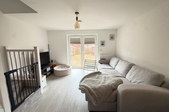 4, Kestrel Close, Northampton photo 3