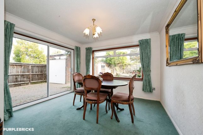 38, Cumberland Drive, Chessington photo 4