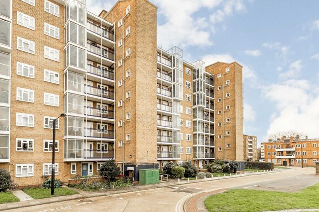 Flat for sale in Broomhouse Lane, London