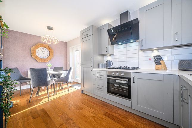15 Paravane Close, Newton-Le-Willows photo 3