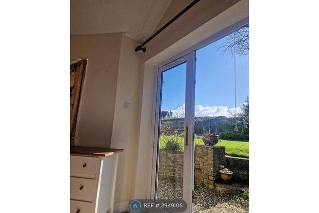 Flat, Kingshill Road, Dursley photo 2