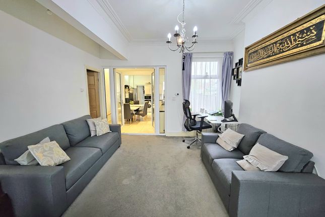 2, Crayfield Road, Manchester photo 3