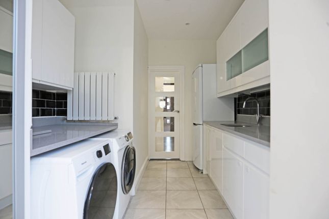 111, Beechwood Gardens, Ilford photo 3