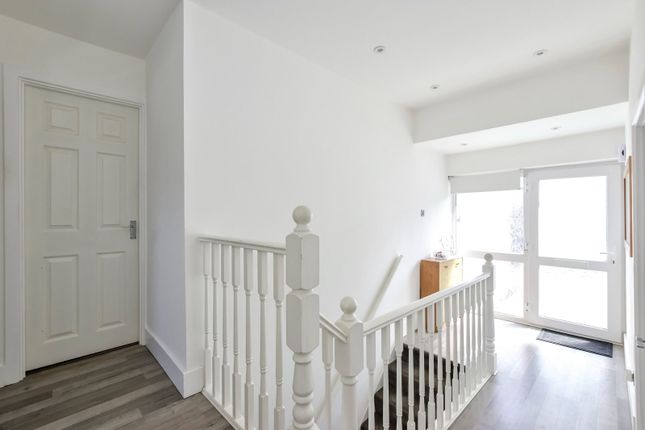 40, Ivinghoe Road, Bushey photo 3