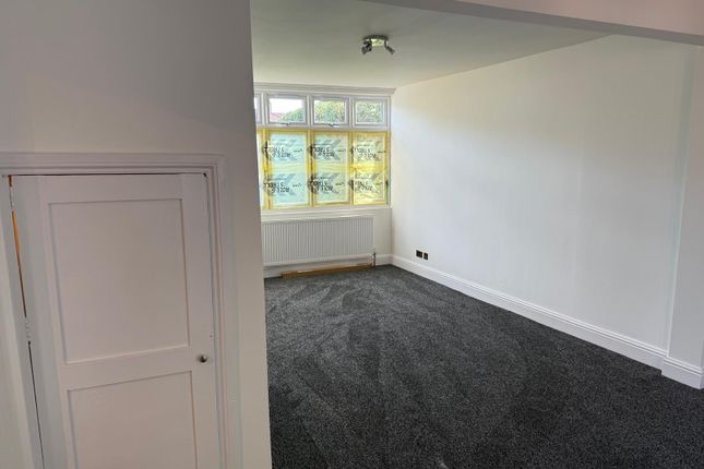 Fernside Avenue, Hanworth Feltham photo 5
