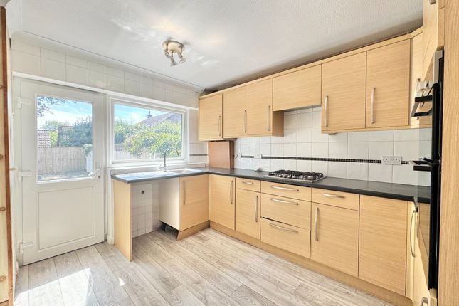 32 Beacon Way, Park Gate, Southampton photo 4