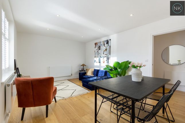 Flat for sale in Campbell Court, The Galleries, Warley, Brentwood, Essex