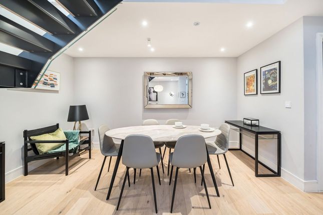 9, Avery Walk, Battersea photo 4