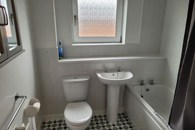 8, Sowerby Court, Denton Holme photo 5