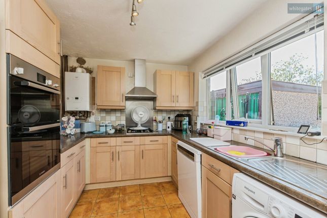 126, Rochester Crescent, Cheshire photo 4