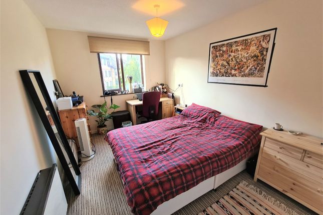 Flat to rent in Deanery Close, East Finchley