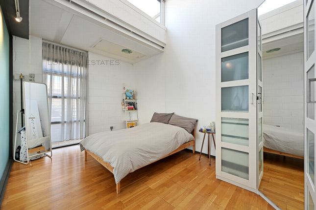 24 New Crescent Yard, Acton Lane, London photo 3
