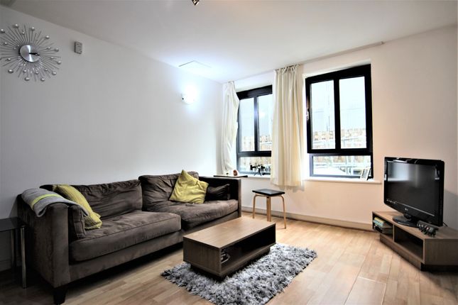 Flat 1, 2a Victorian Grove, London photo 2