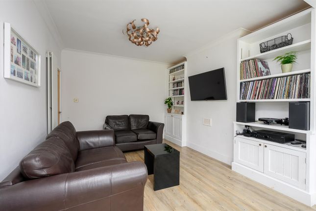 36, Hunters Way, York photo 4