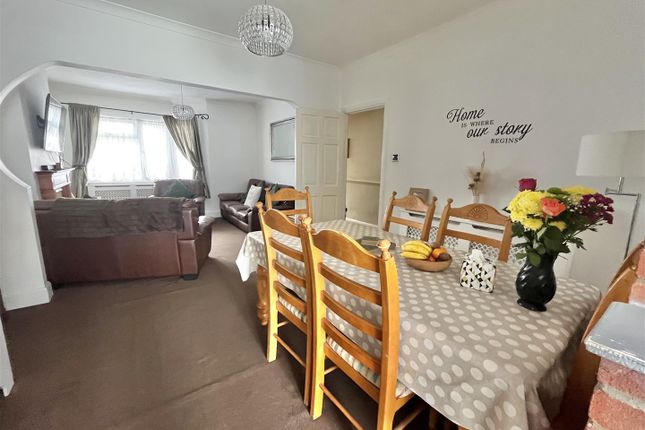 36, Kingwell Avenue, Clacton-On-Sea photo 3