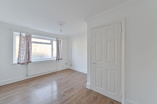Flat 1, 1 Cresswell Road, London photo 5