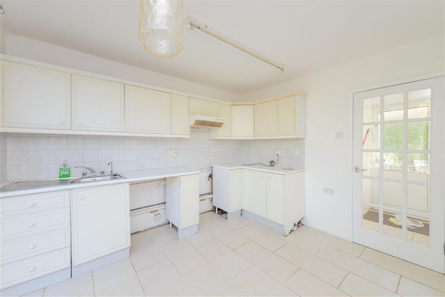Knights Croft New Ash Green, Longfield photo 3